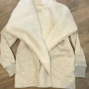 Soft Abercrombie cardigan with pockets